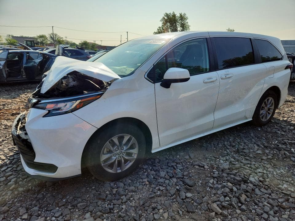 2022 TOYOTA SIENNA LE - 1