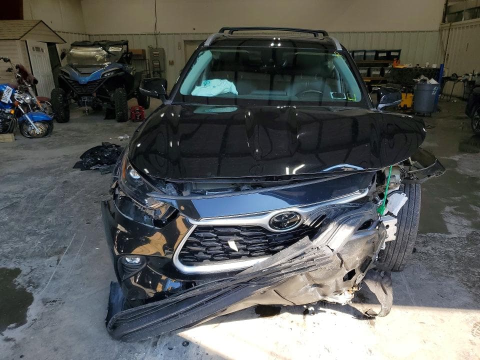 2023 TOYOTA HIGHLANDER XLE 5
