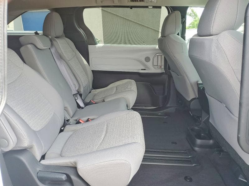 2025 TOYOTA SIENNA LE 11