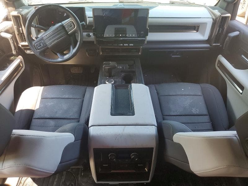 2025 GMC HUMMER 3X 8