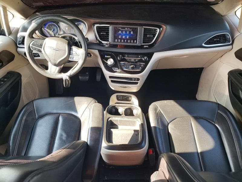 2020 CHRYSLER VOYAGER LXI 8
