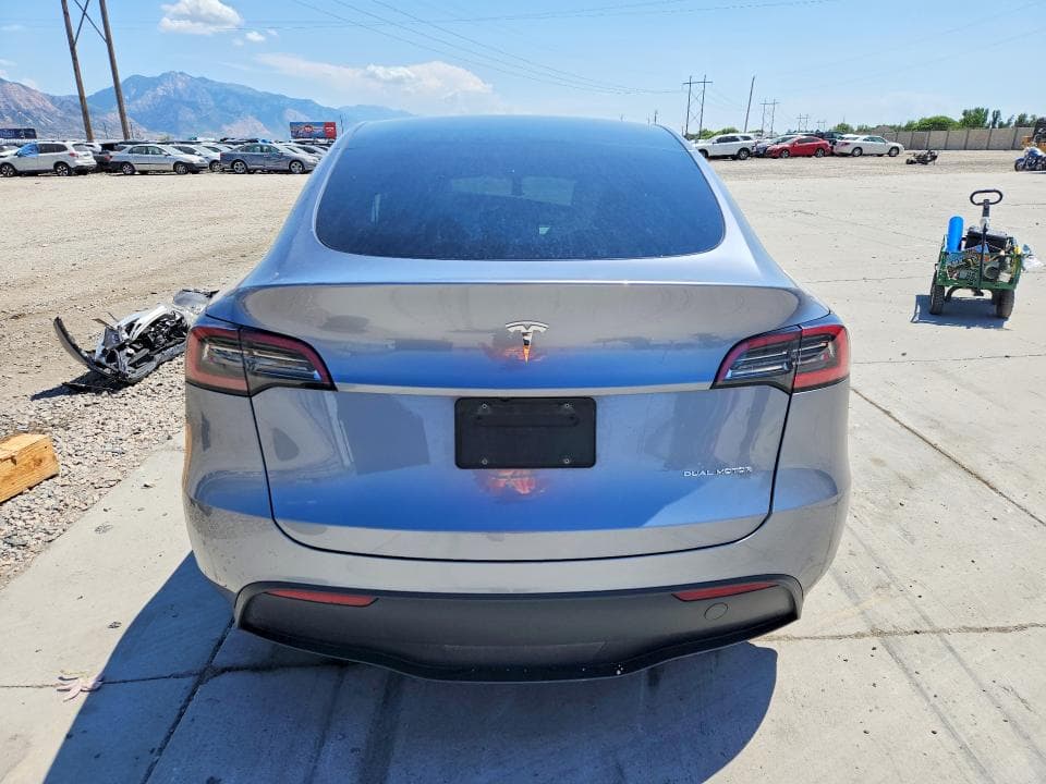 2024 TESLA MODEL Y 6