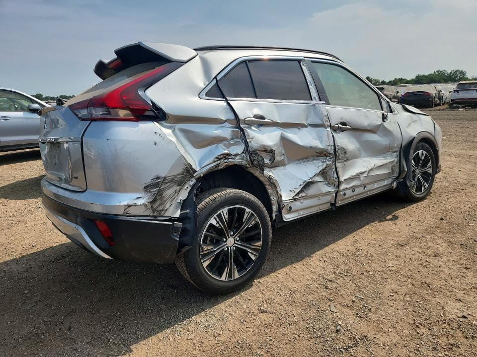 2022 MITSUBISHI ECLIPSE CROSS SE 3