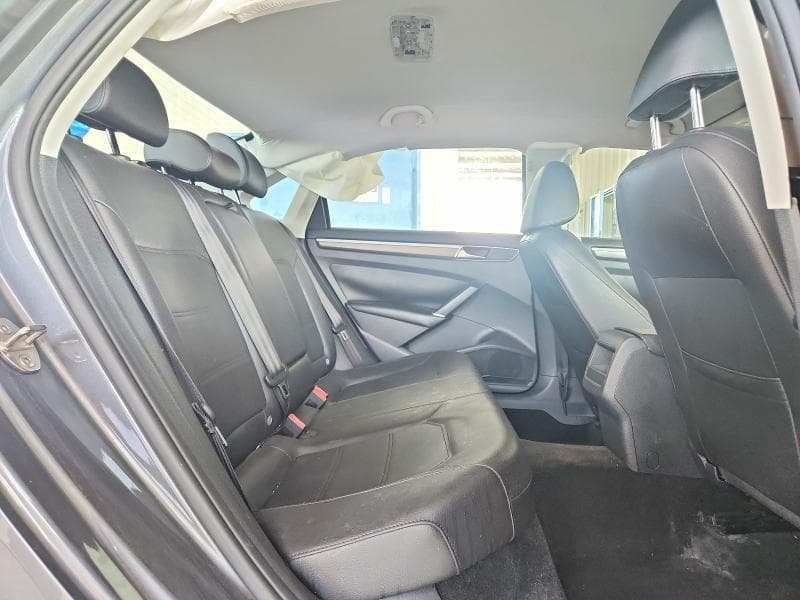2018 VOLKSWAGEN PASSAT S 10