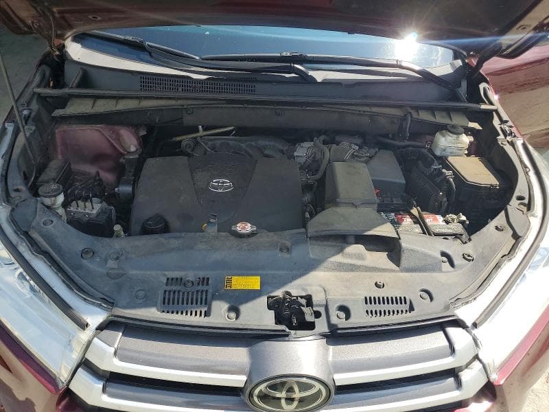2019 TOYOTA HIGHLANDER LE 12
