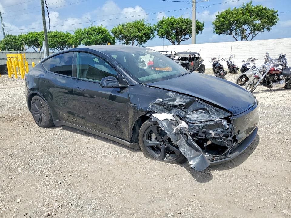 2026 TESLA MODEL Y 4