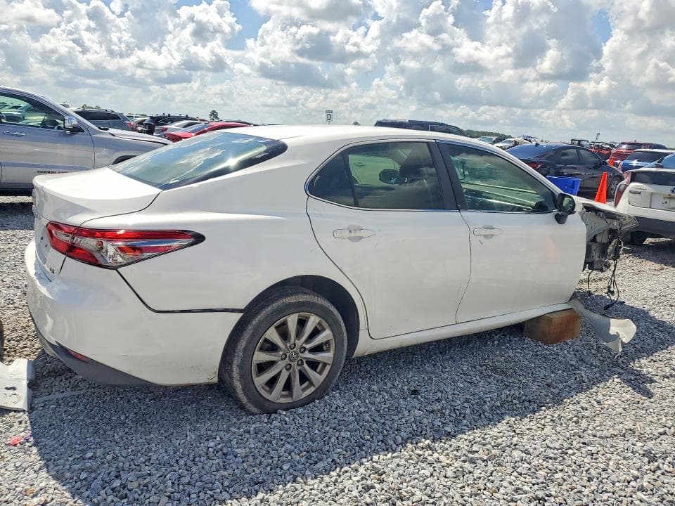 2018 TOYOTA CAMRY LE 3