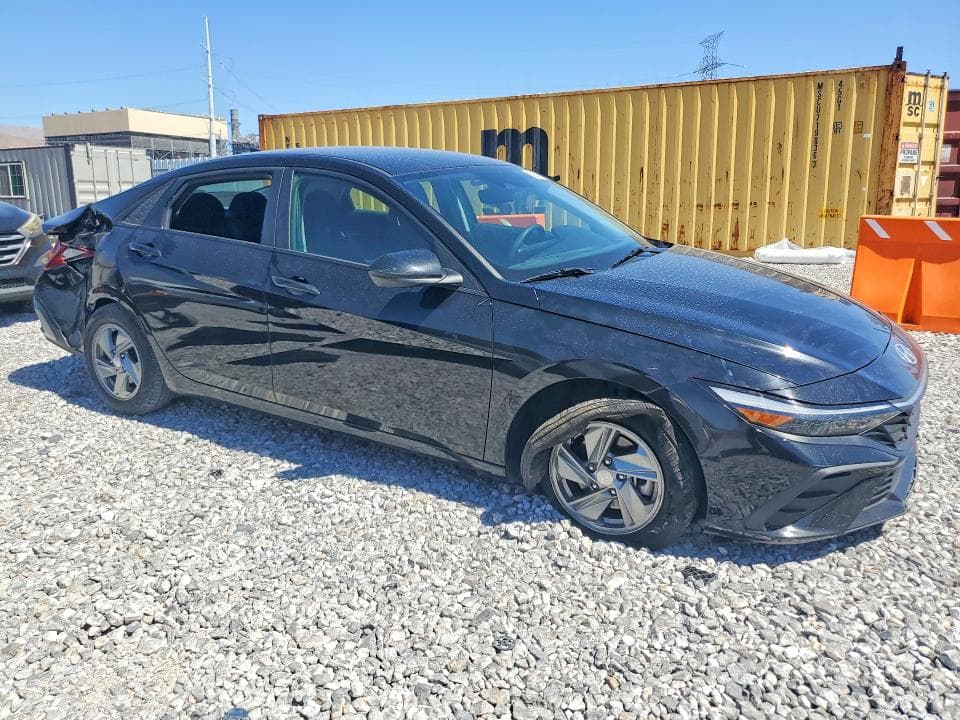 2024 HYUNDAI ELANTRA SE 4