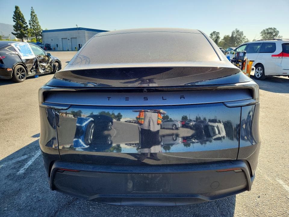 2026 TESLA MODEL Y 6