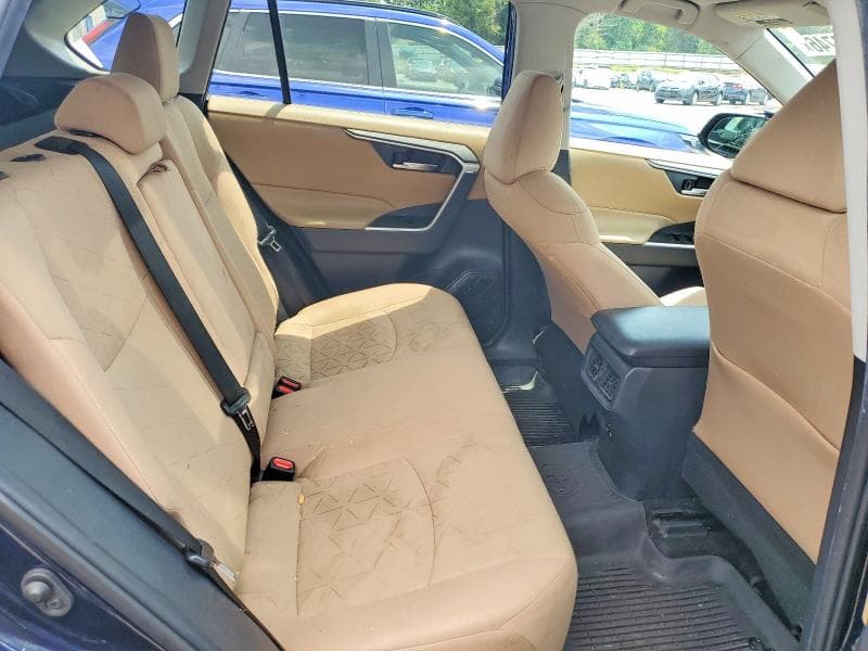 2020 TOYOTA RAV4 XLE 10