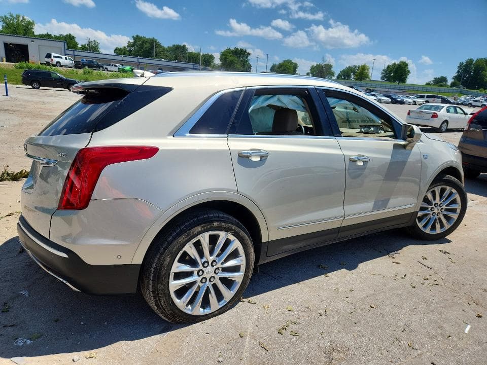 2017 CADILLAC XT5 3