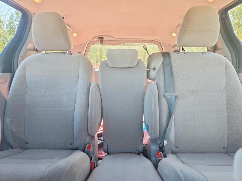 2019 TOYOTA SIENNA LE 10