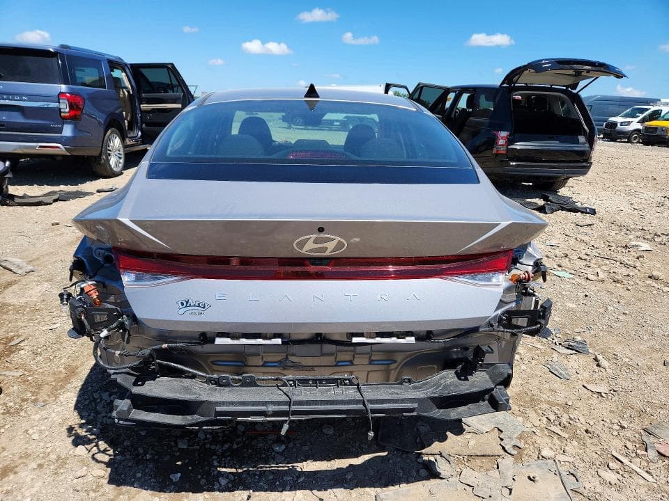 2025 HYUNDAI ELANTRA SE 6