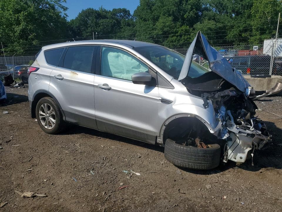 2017 FORD ESCAPE SE 4