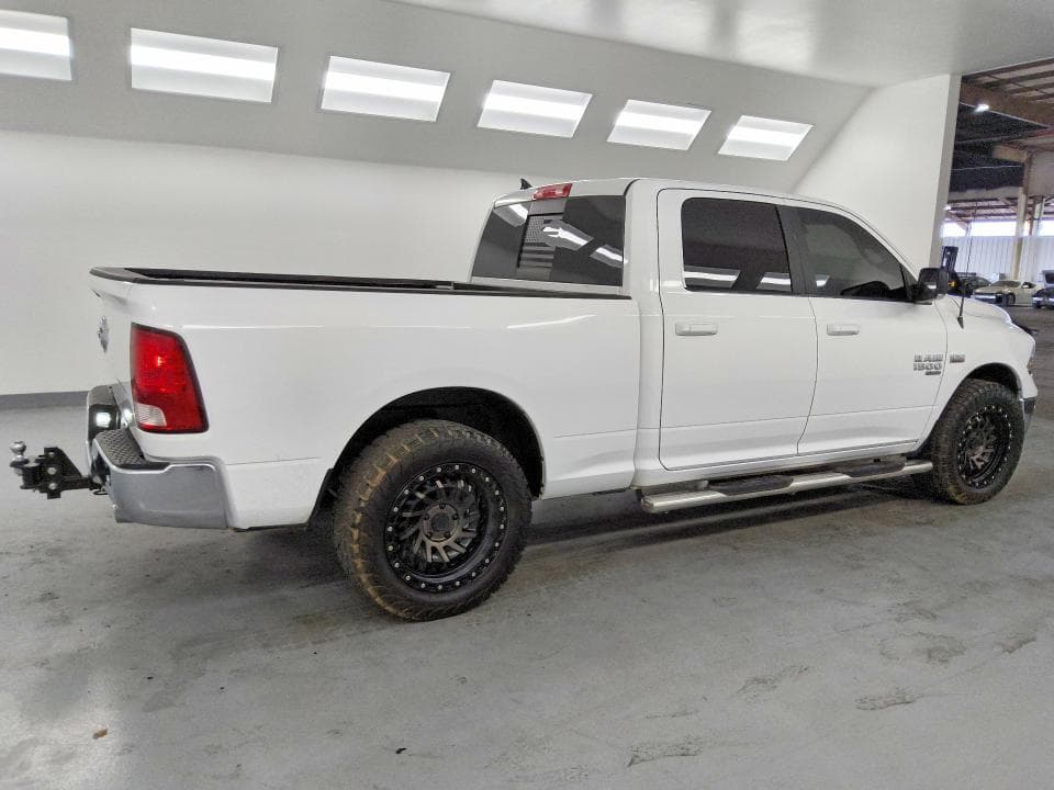 2019 RAM 1500 CLASSIC SLT 3