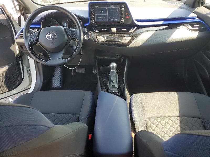 2022 TOYOTA C-HR XLE 8