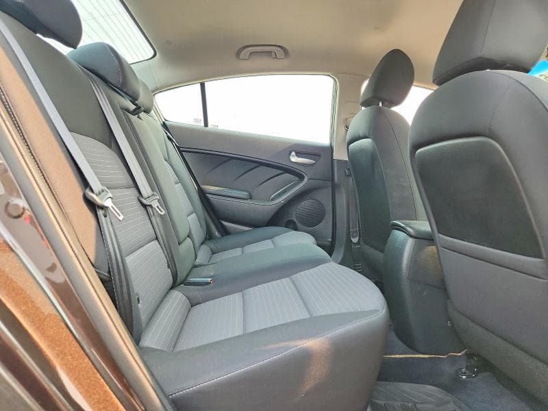 2017 KIA FORTE LX 10