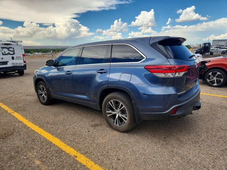 2019 TOYOTA HIGHLANDER LE 2