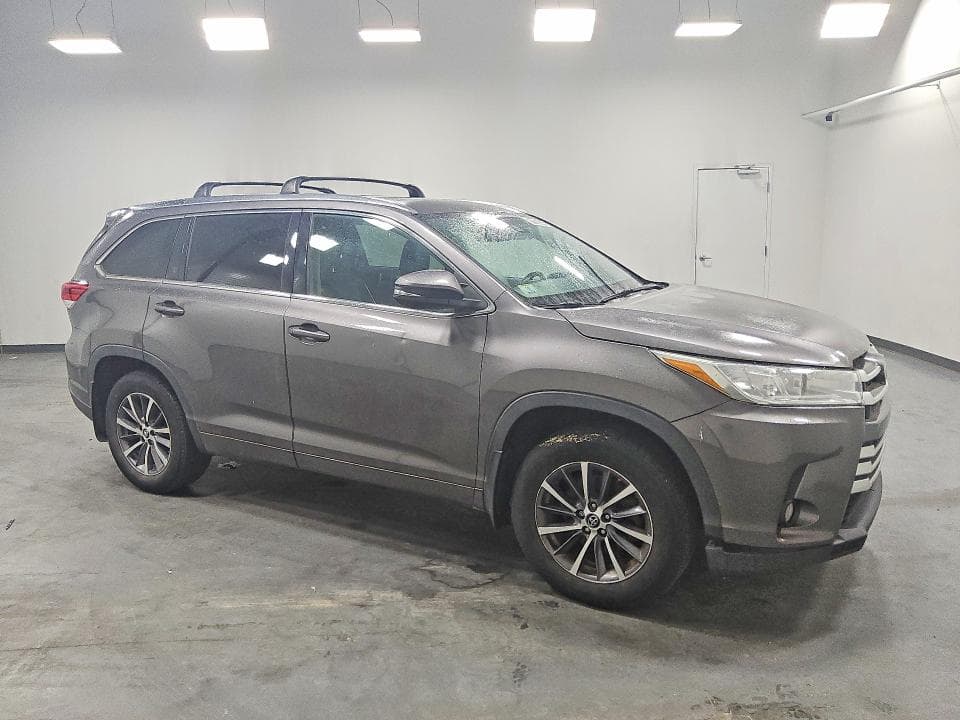 2018 TOYOTA HIGHLANDER XLE 4