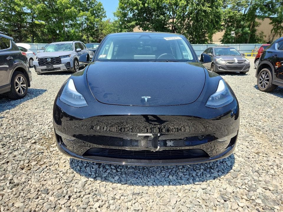 2025 TESLA MODEL Y 5