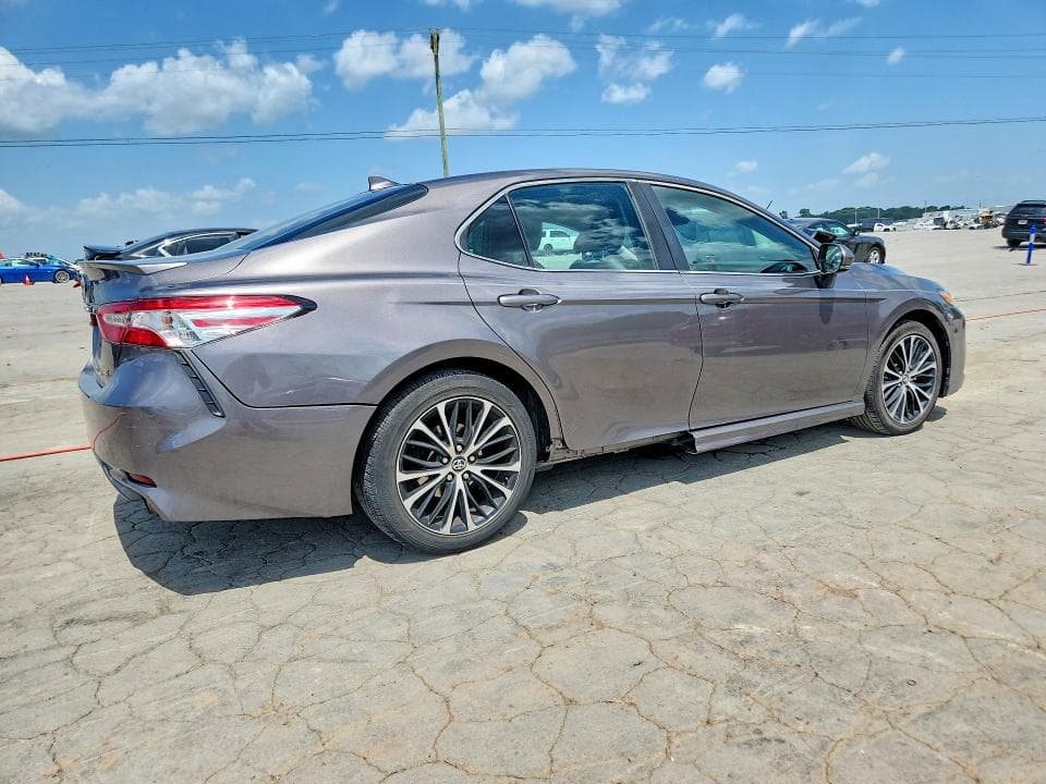 2020 TOYOTA CAMRY SE 3
