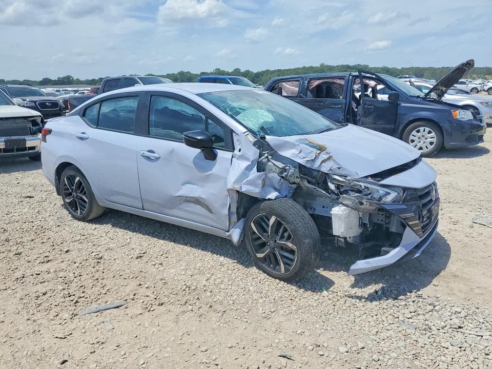 2024 NISSAN VERSA SR 4
