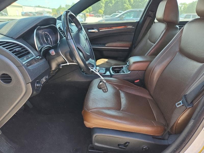 2019 CHRYSLER 300 LIMITED 7
