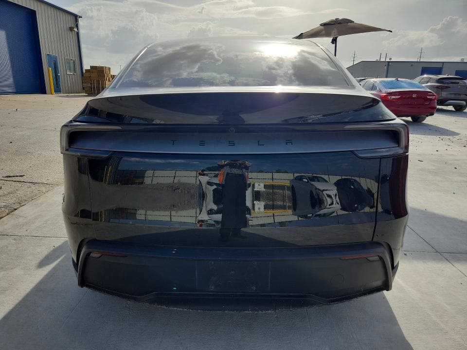2026 TESLA MODEL Y 6