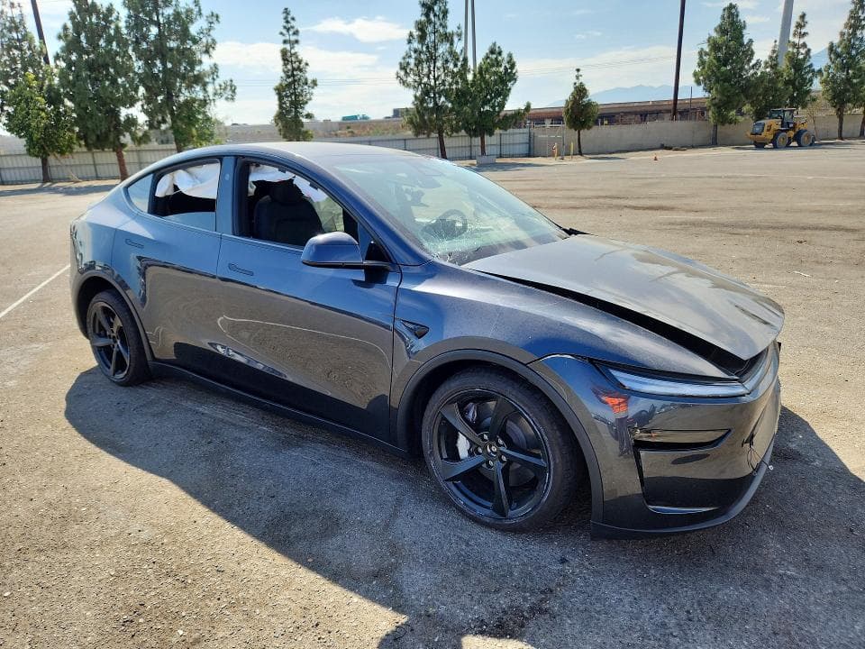 2026 TESLA MODEL Y 4
