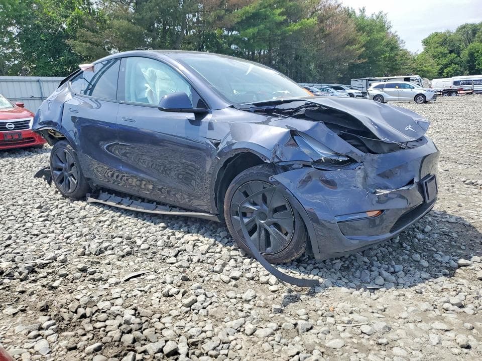 2024 TESLA MODEL Y 4