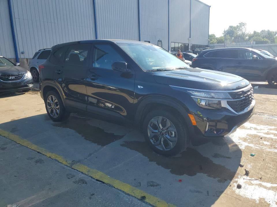 2026 KIA SELTOS LX 4