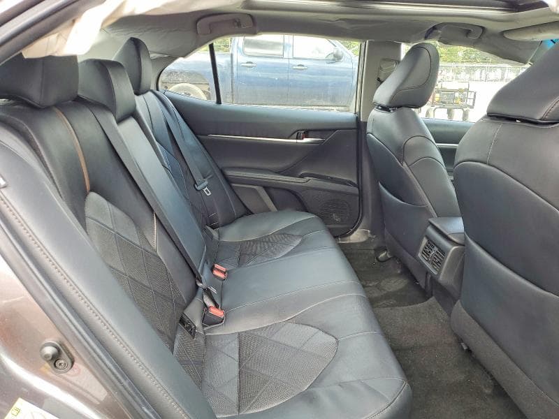 2019 TOYOTA CAMRY XLE 10