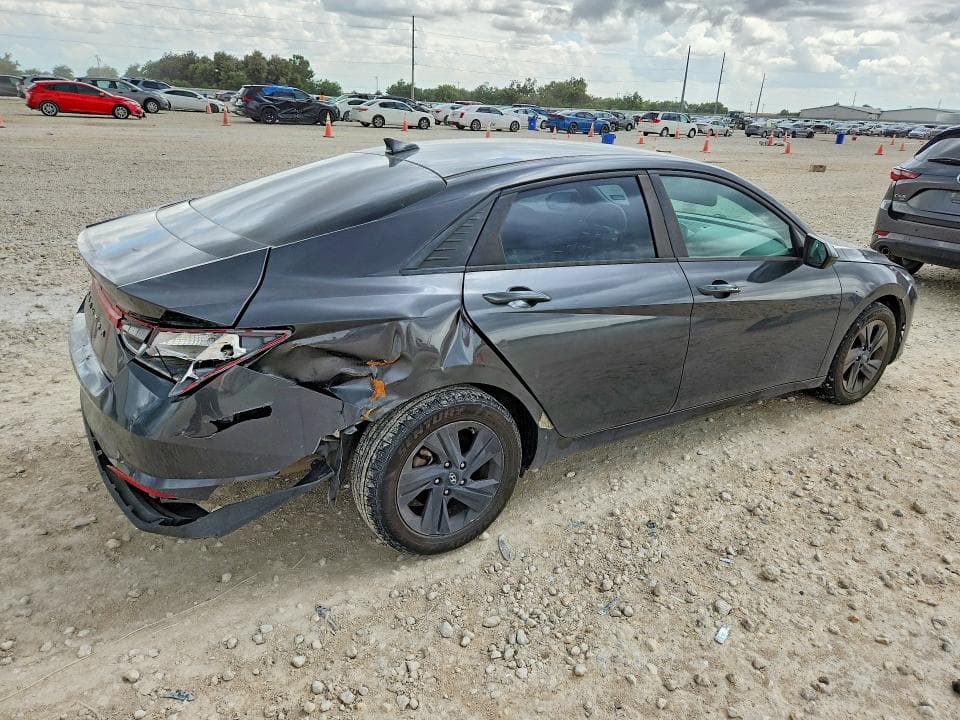 2021 HYUNDAI ELANTRA SEL 3
