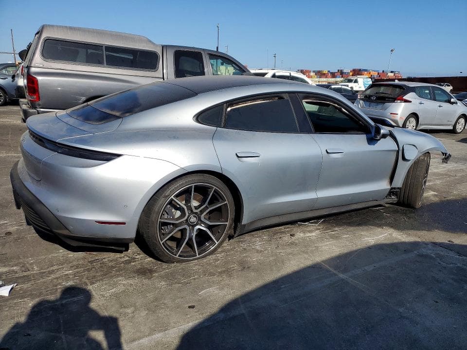 2024 PORSCHE TAYCAN 3