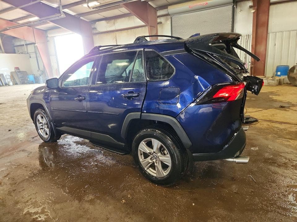 2025 TOYOTA RAV4 XLE 2
