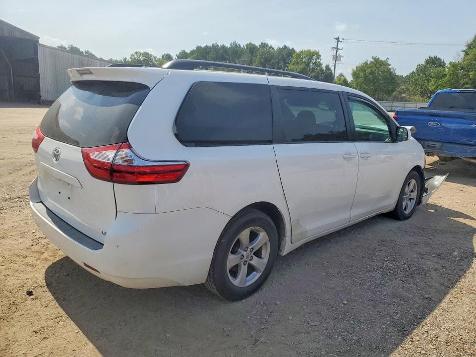 2017 TOYOTA SIENNA LE 3