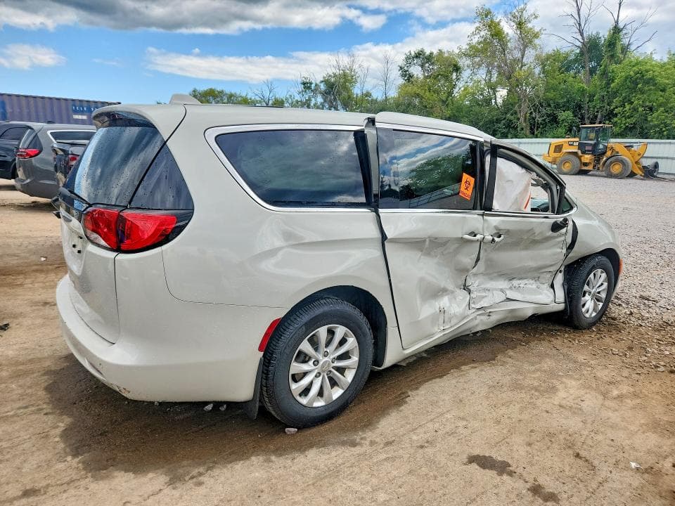 2017 CHRYSLER PACIFICA TOURING 3