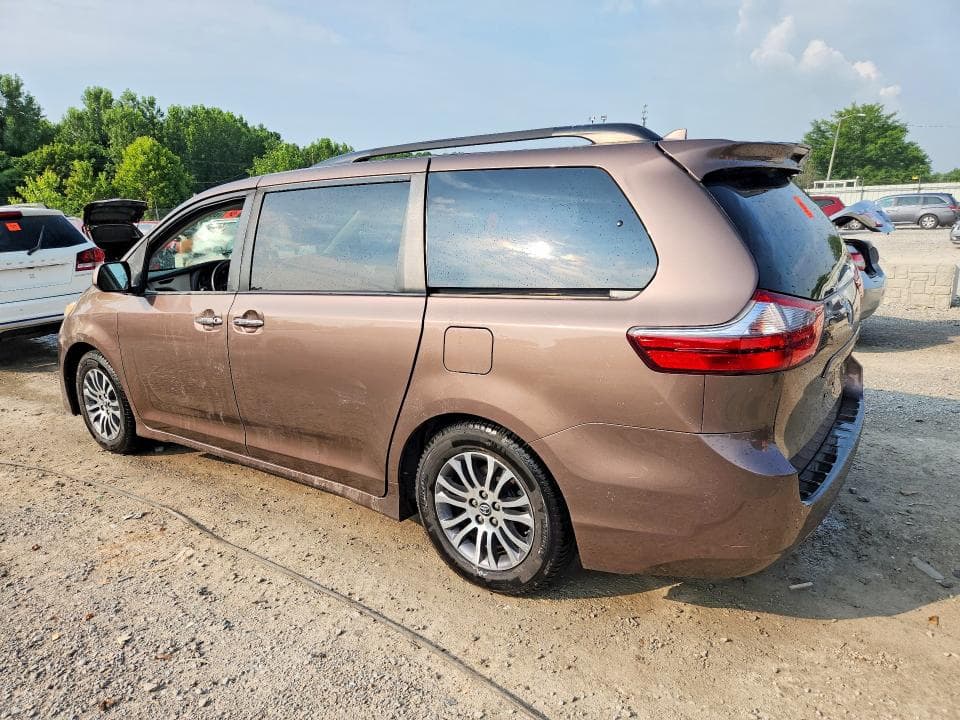 2020 TOYOTA SIENNA XLE 8-PASSENGER 2