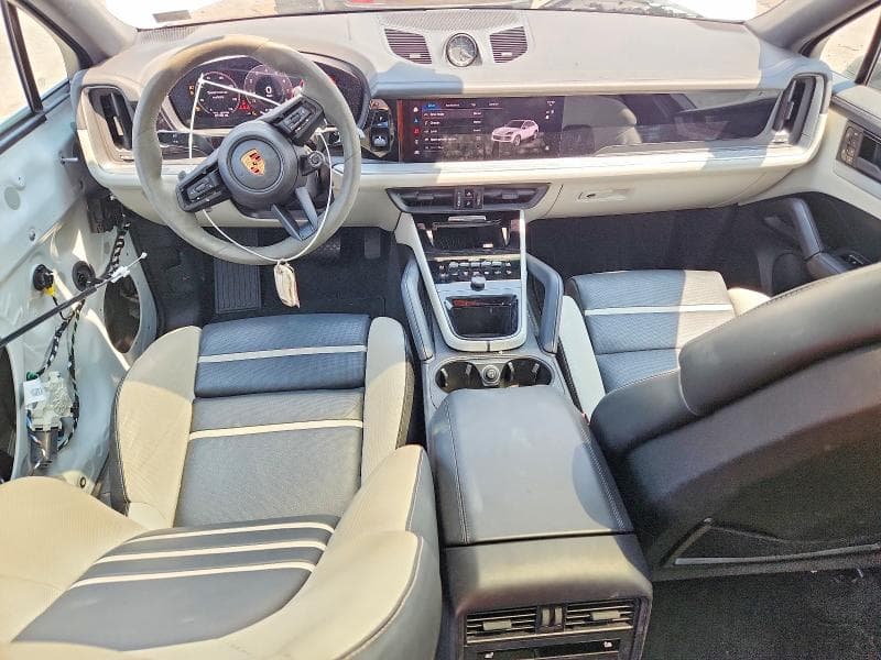 2024 PORSCHE CAYENNE COUPE 8