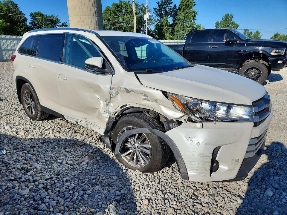 2019 TOYOTA HIGHLANDER XLE 4