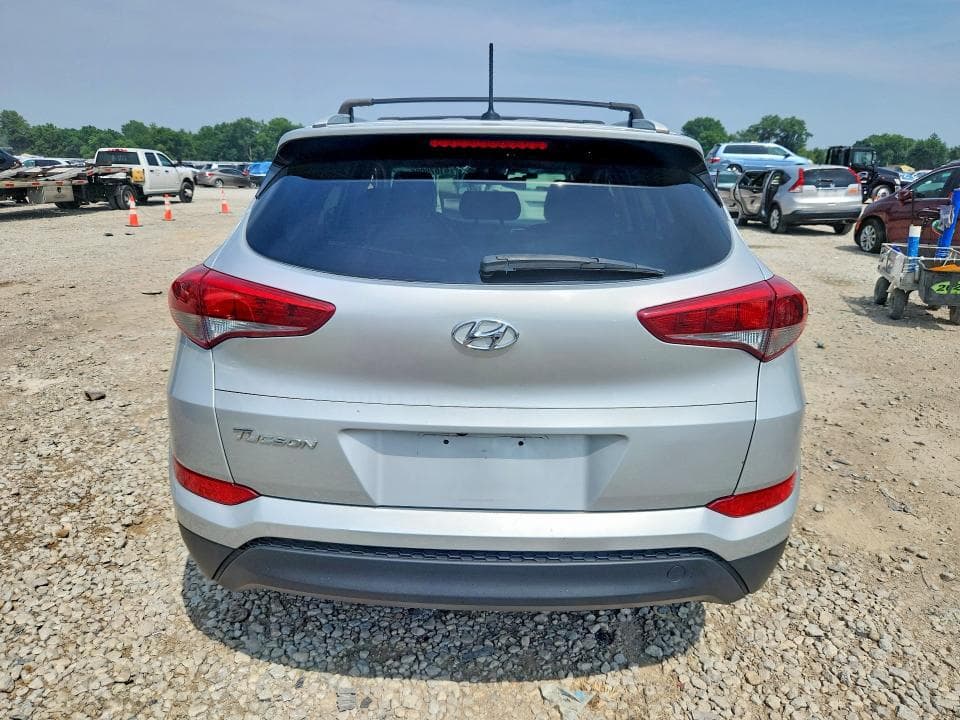 2017 HYUNDAI TUCSON SE 6