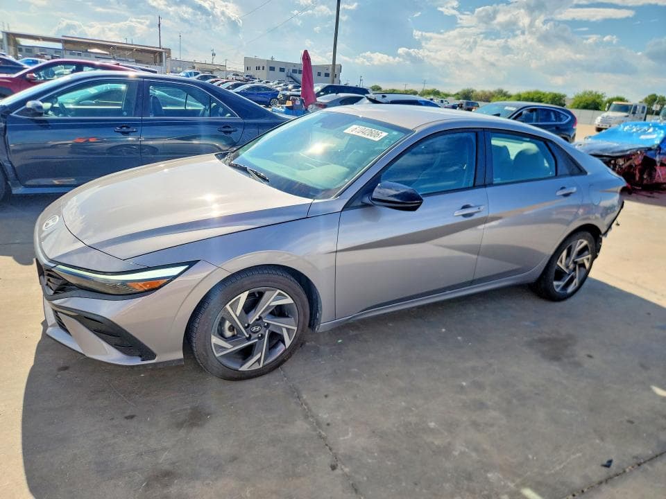2025 HYUNDAI ELANTRA SEL SPORT