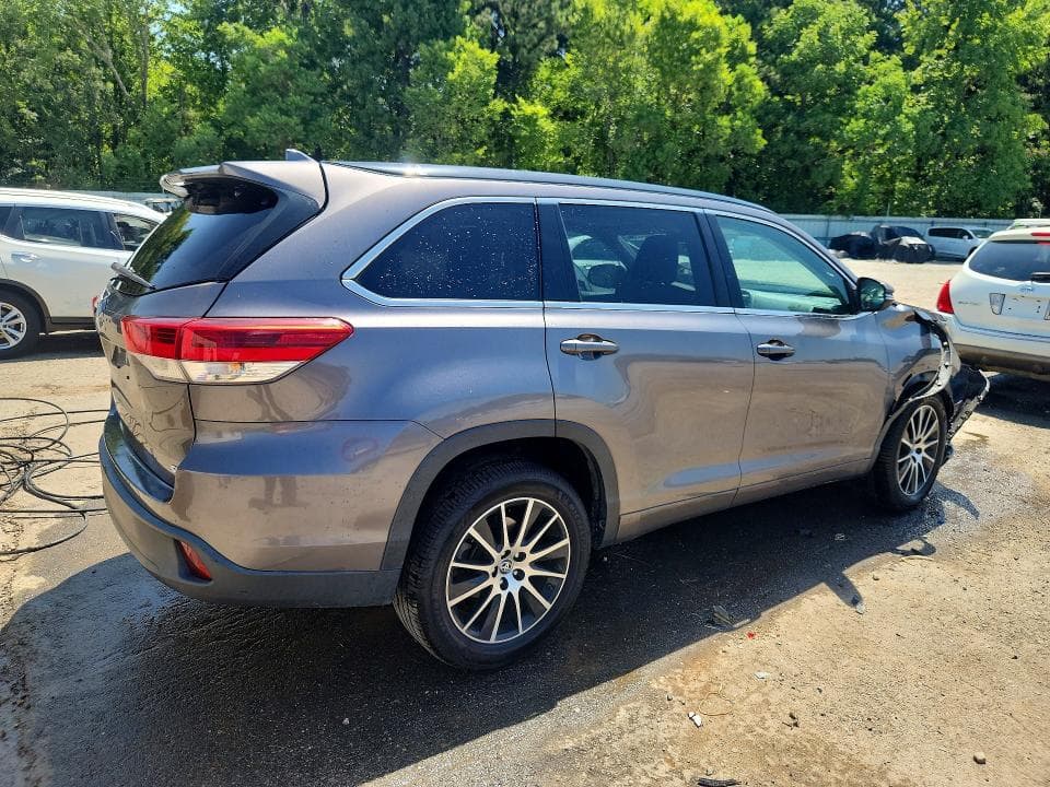2018 TOYOTA HIGHLANDER SE 3