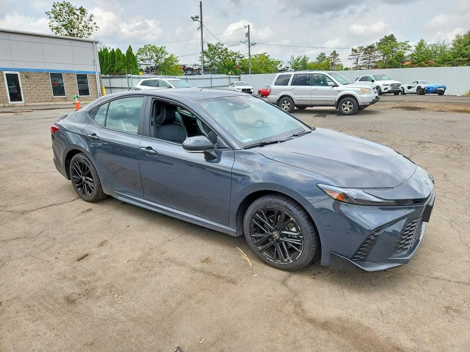 2025 TOYOTA CAMRY SE 4