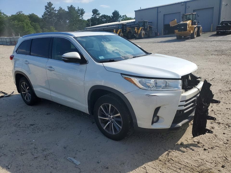 2017 TOYOTA HIGHLANDER XLE 4