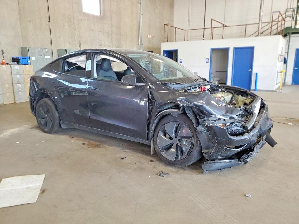 2026 TESLA MODEL Y 4