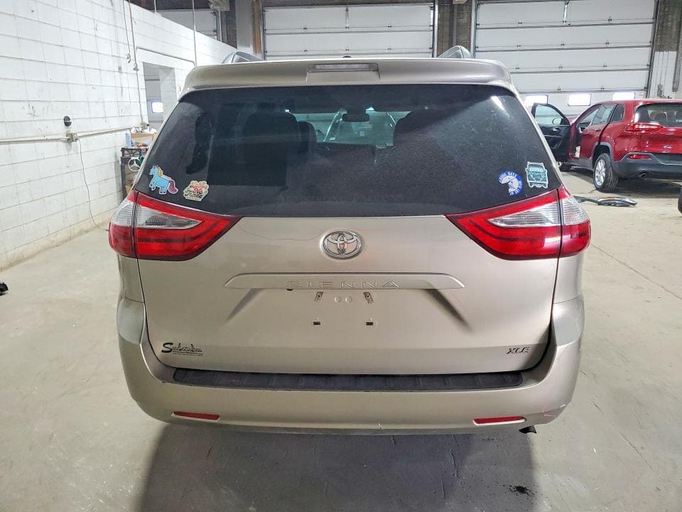 2017 TOYOTA SIENNA XLE 8-PASSENGER 6