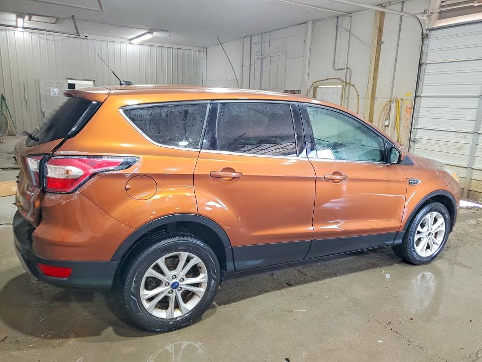 2017 FORD ESCAPE SE 3