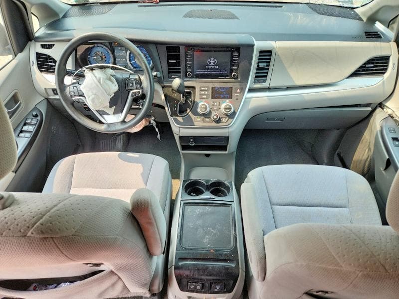 2020 TOYOTA SIENNA LE 8