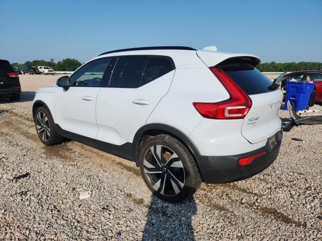 2024 VOLVO XC40 PLUS 2